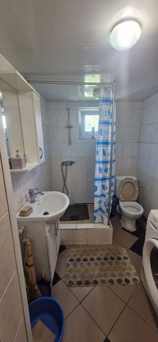 Полтава. 2ком с пакоместом 1эт 1эт дома 8000 и сч.рядом  Юракадемия .