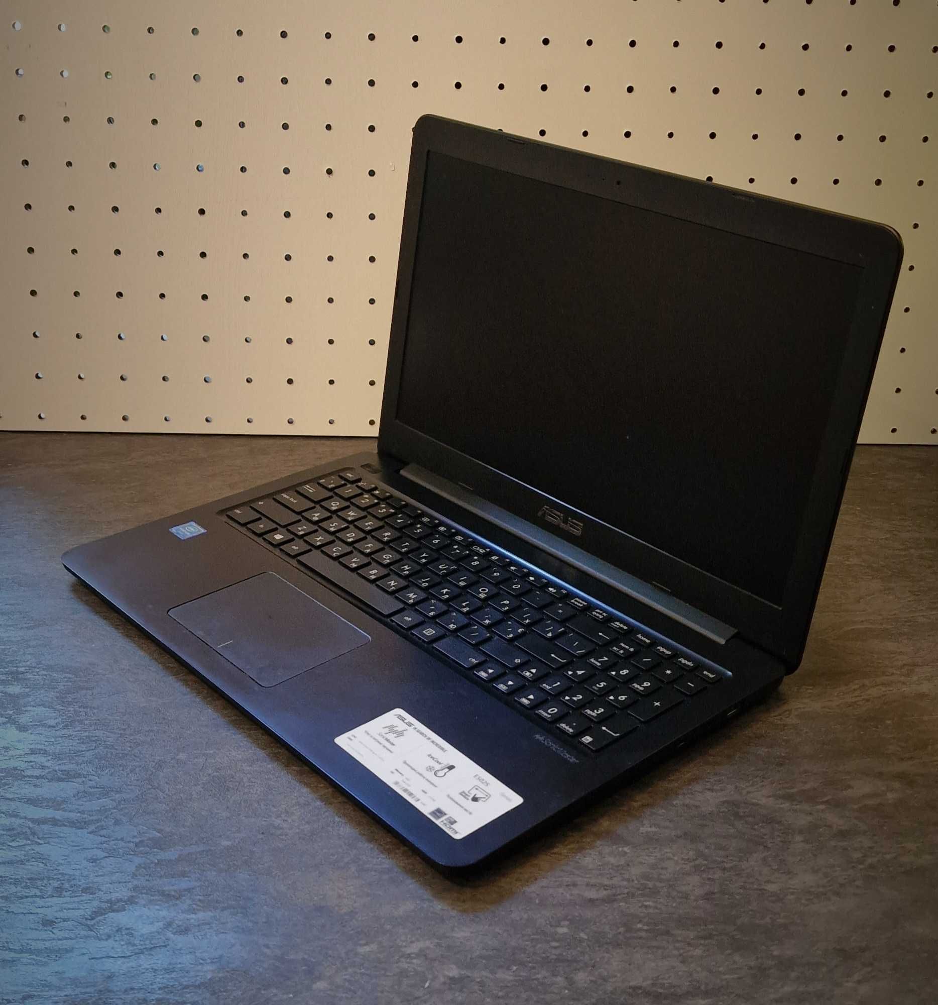 Ноутбук ASUS E502S