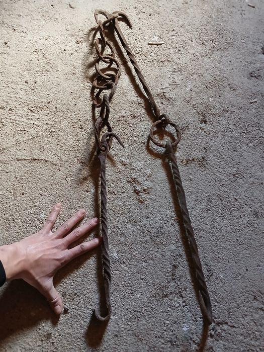 Corrente forjada antiga para pendurar