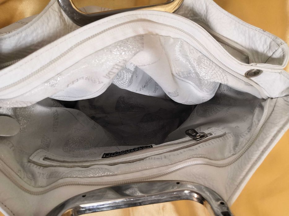 Элегантная белая кожаная сумка Gilda Tonelli, хорошее состояние.