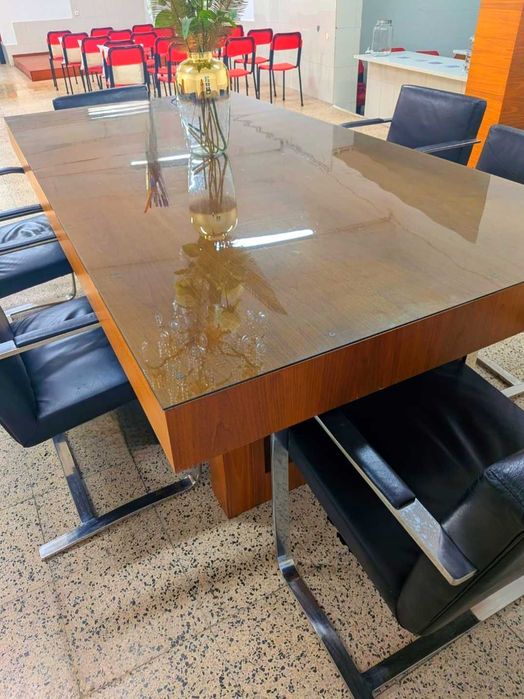 Linda Mesa de Madeira Maciça e 6 cadeiras de Pele