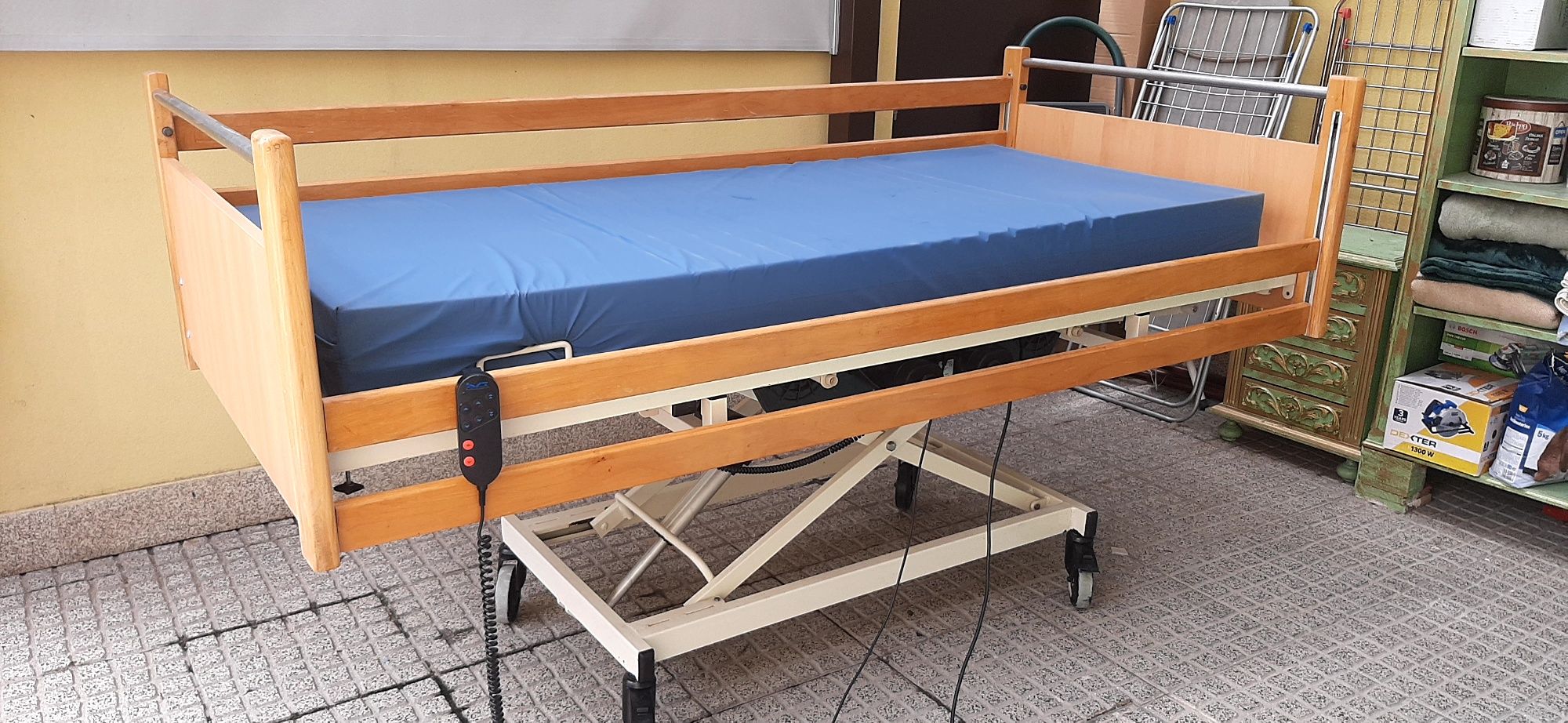 Cama articulada elétrica e elevatória hospitalar