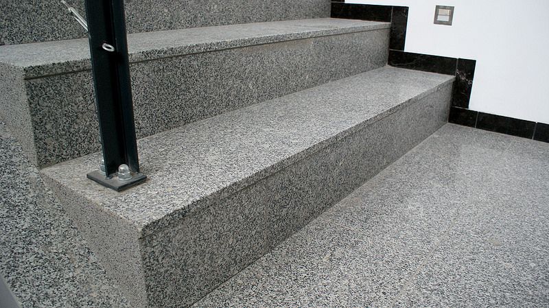 Granit Stopnica Szara Płomieniowana Polerowana 150x33x2 Gotowe Schody