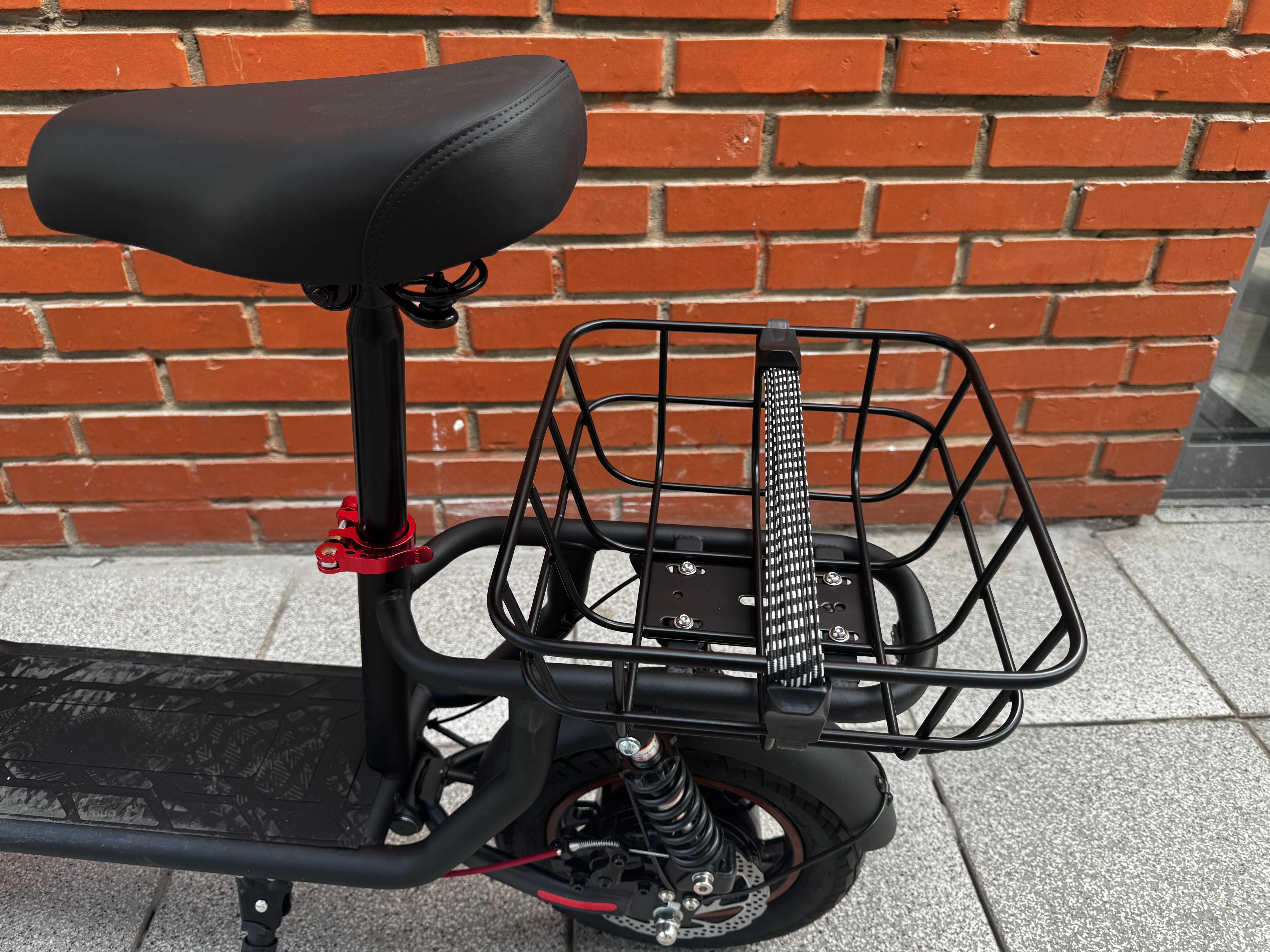 Komfortowa i Ekonomiczna Hulajnoga Elektryczna ZWheel 500W Siodełko