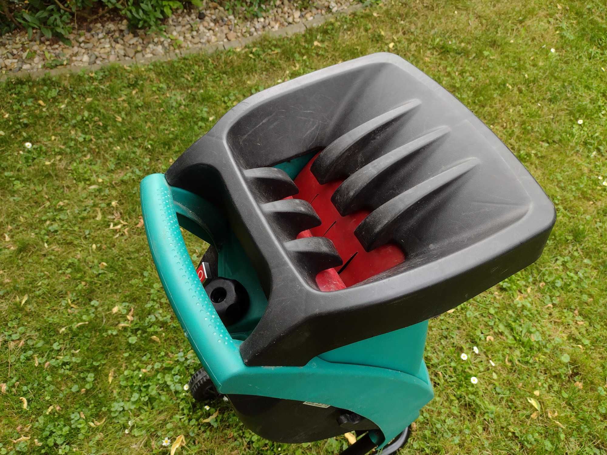 Bosch AXT Rapid 2000  rozdrabniacz do gałęzi