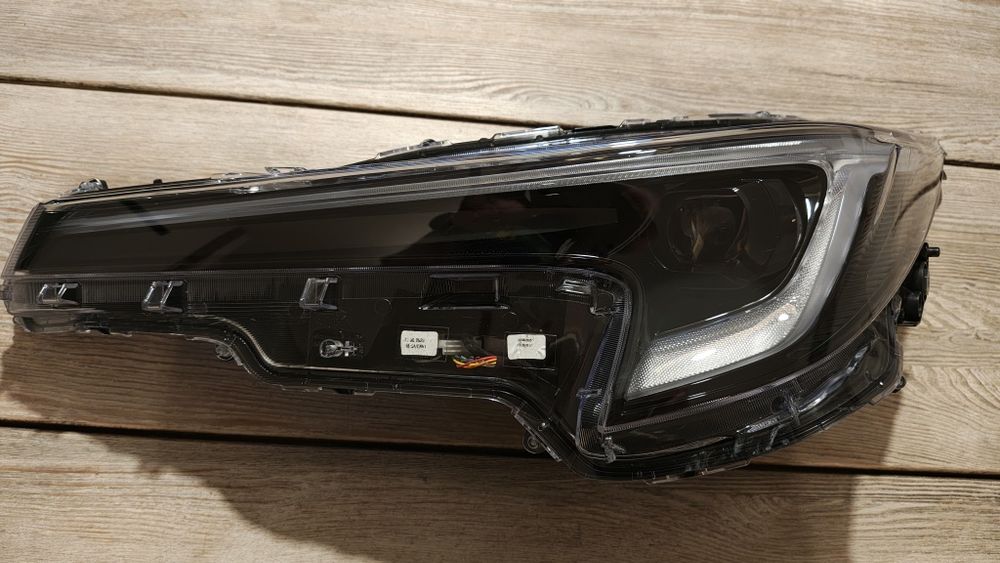 Lampa przednia lewa Toyota Corolla rocznik 2025