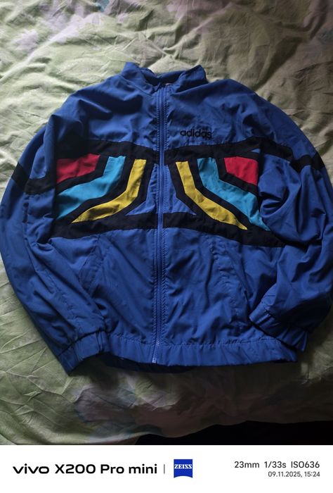 Продам винтажную витровтку adidas