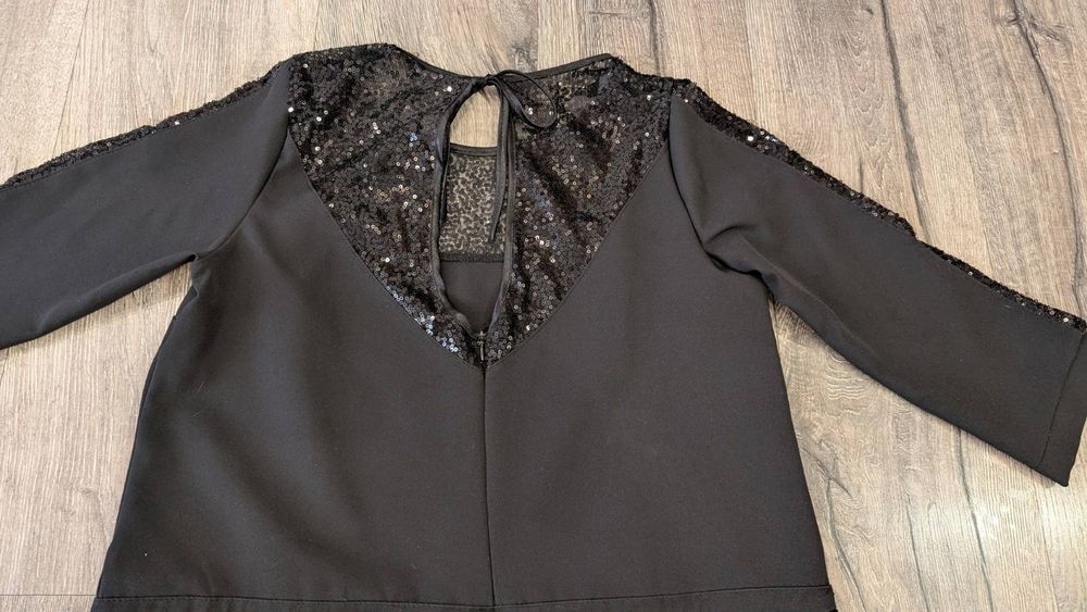 Стильный вечерний комбинезон с паетками и шортами на размер М.