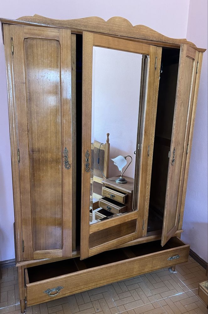 Mobilia de quarto antiga