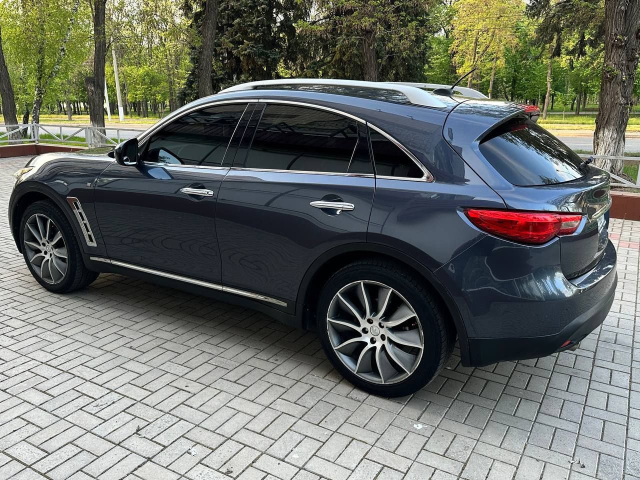 Продам Infinity FX35