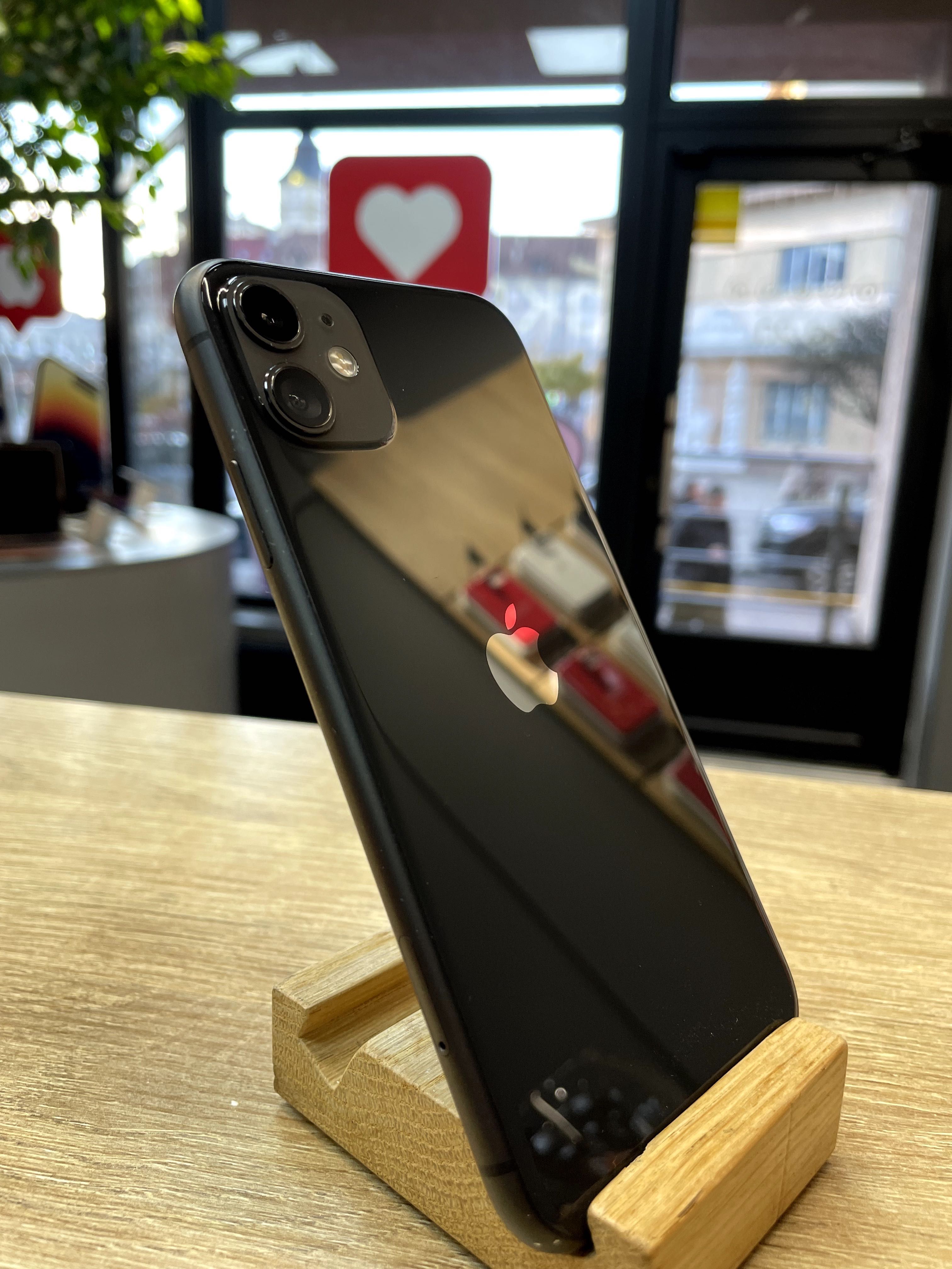 Вживаний Iphone 11 128 Black у відмінному стані Пл.Ринок 14