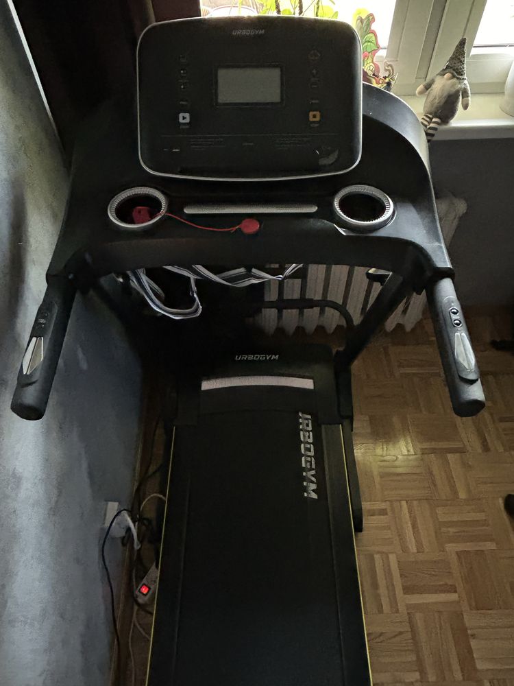 Bieżnia URBOGYM model V550M z masażerem