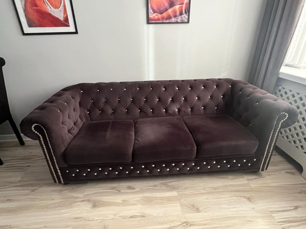Stół szklany z czterema krzesłami + sofa bez funkcji spania