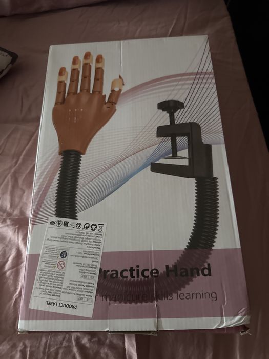 Praticante unhas de gel