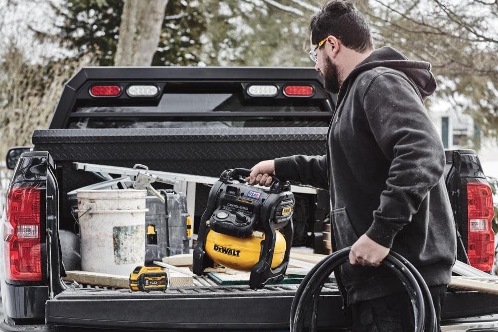 Акумуляторний компресор DEWALT 20V MAX 9,5L Brushless DCC2520B + шланг