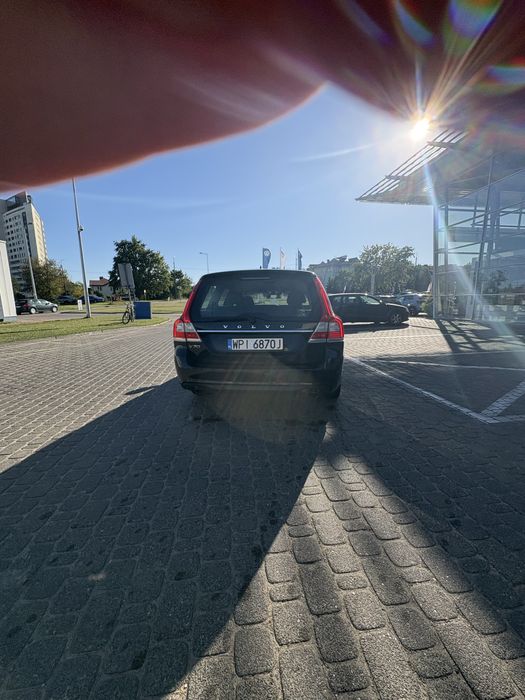 Volvo V70.