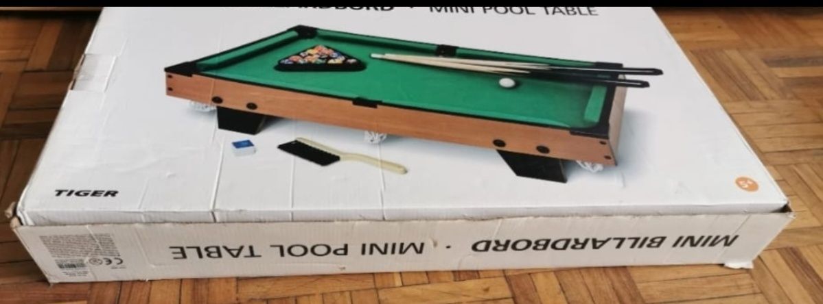 MINI POOL TABLE, pouco uso, em ótimo estado