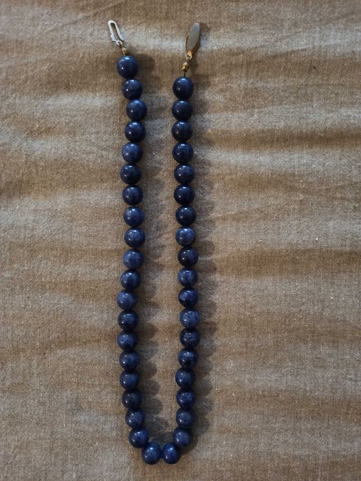 Colares em pedras naturais