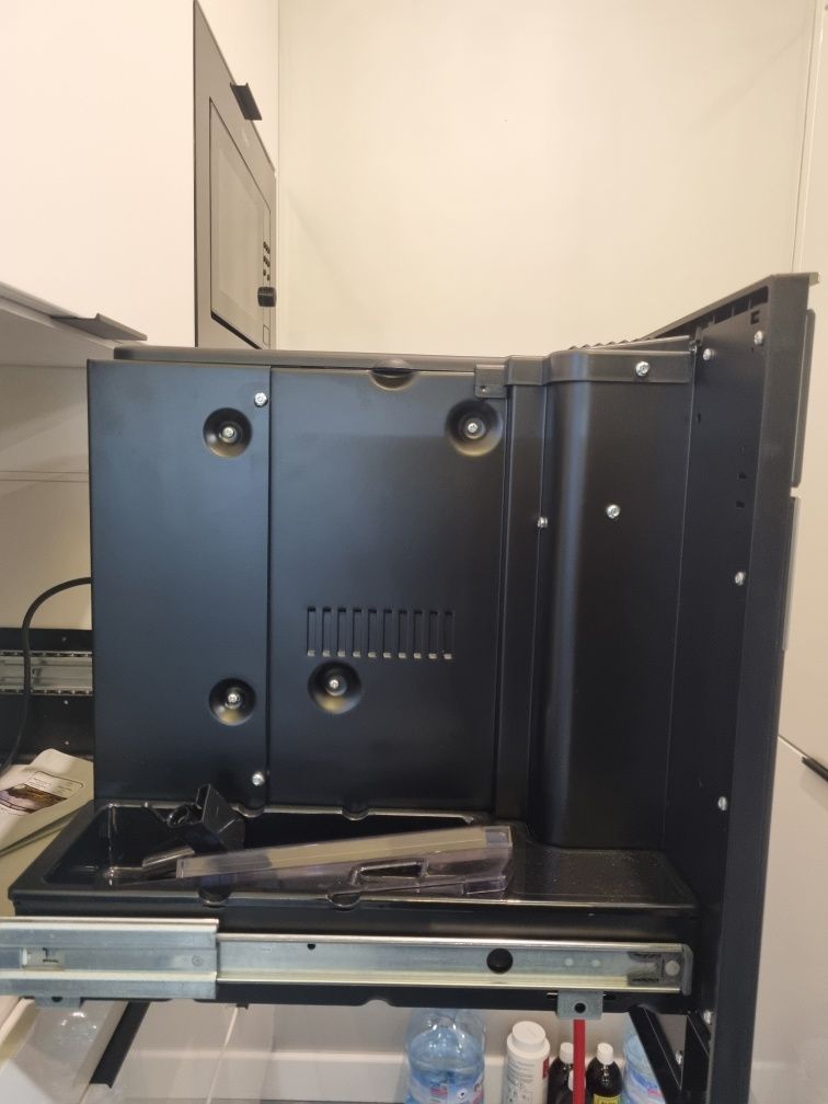 Ekspres do zabudowy Bauknecht CM945PT