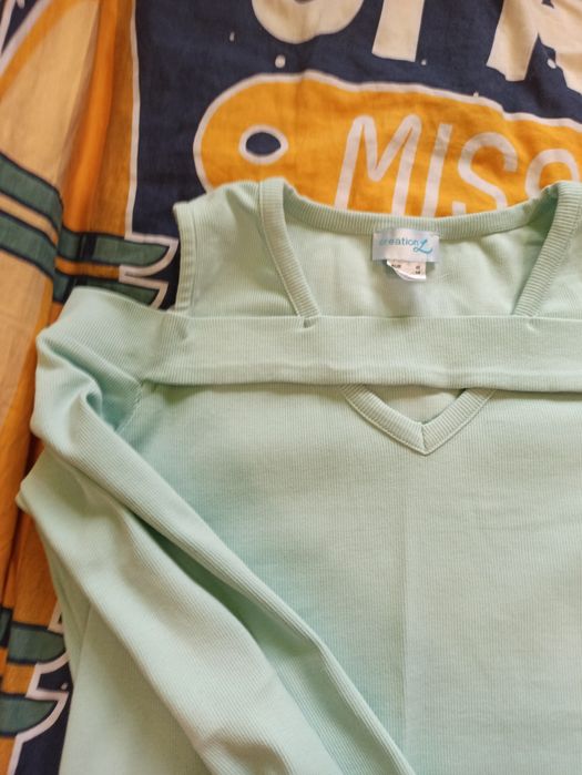 Bluzka damska z odkrytymi ramionami