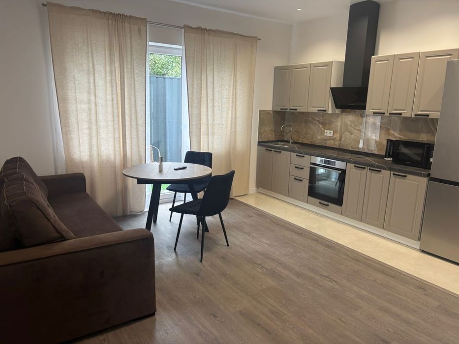 Новий сучасний таунхаус з сонячними панелями,2 км від проспекту Бажана