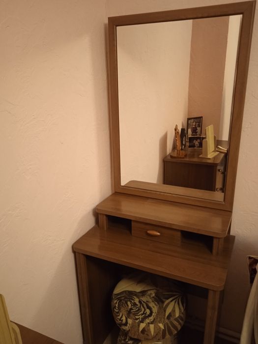 Продам дзеркало, трюмо