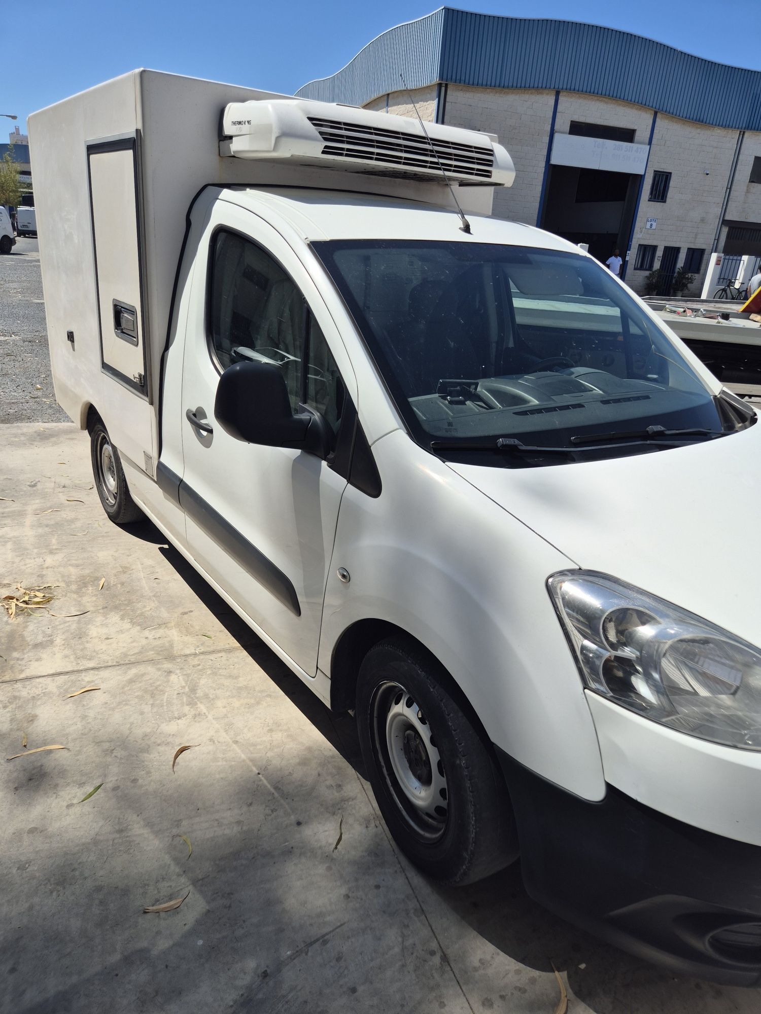 Partner 110 cv Frio - 18 com parque 220 V