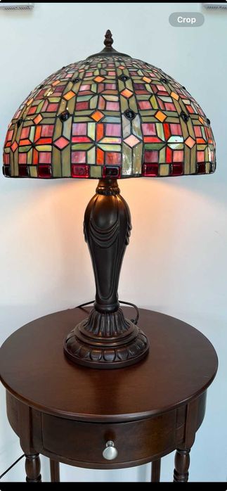 Вітражна настільна лампа.