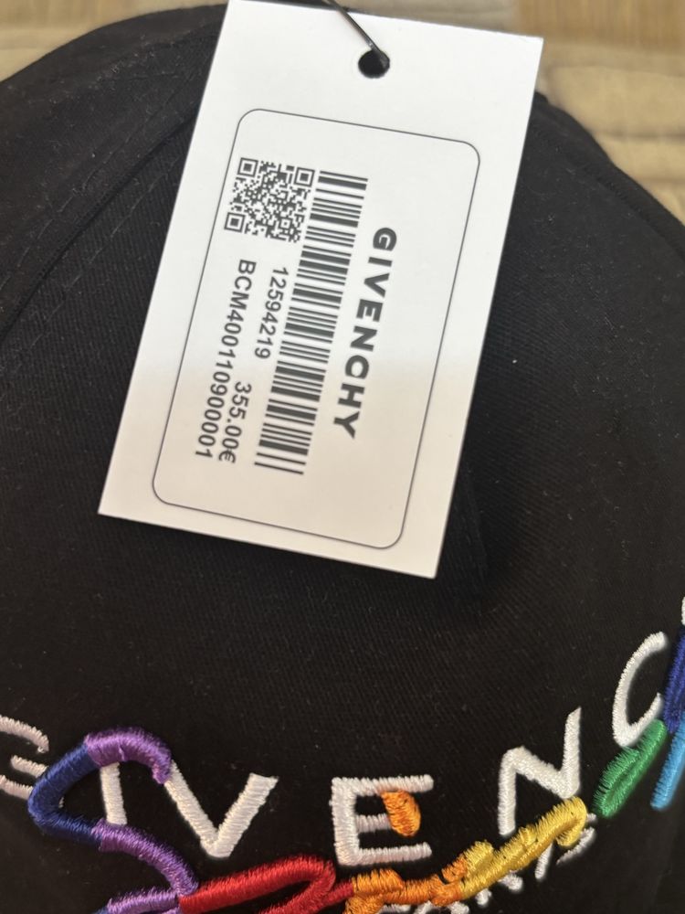 Czapka givenchy model limitowany
