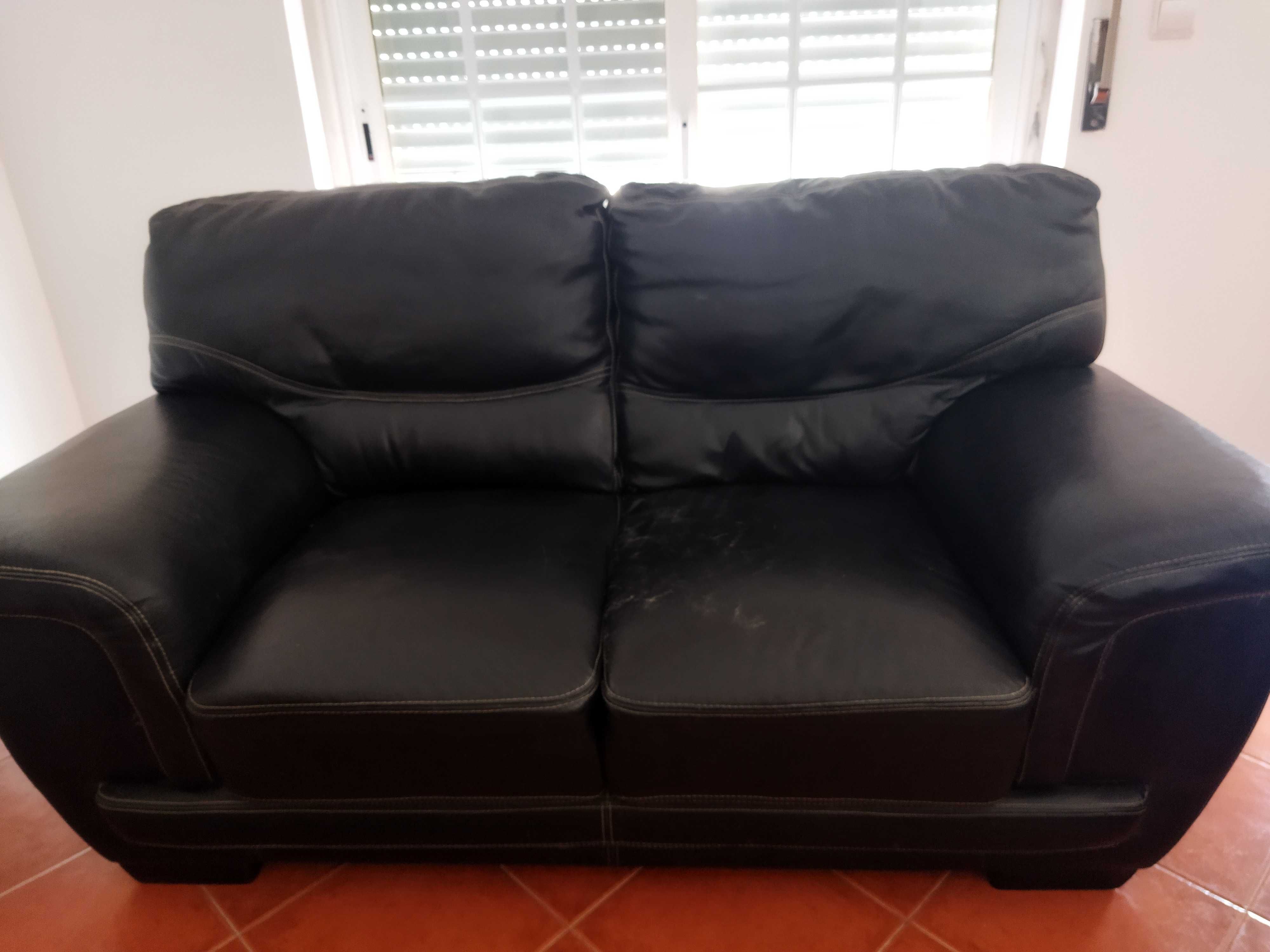 Sofás conjunto 2 e 3 lugares Pele Sintética
