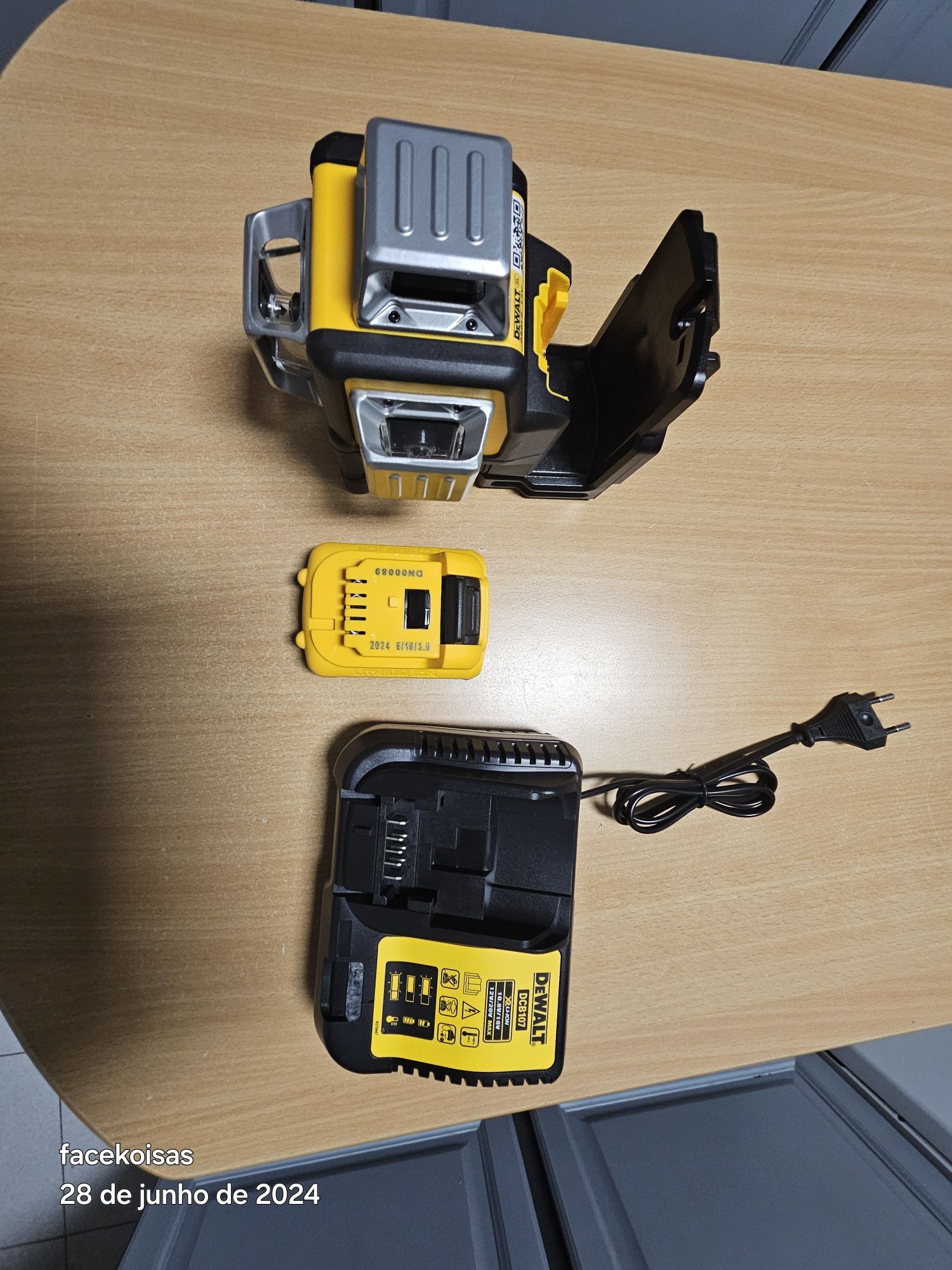 Nivel laser Dewalt 12 linhas