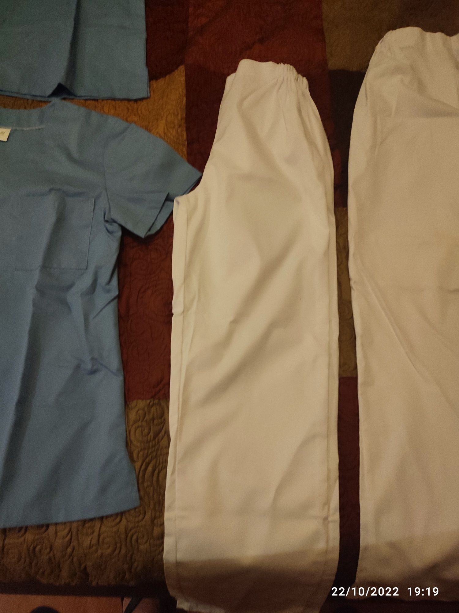 Vendo estes 2 conjuntos de uniforme