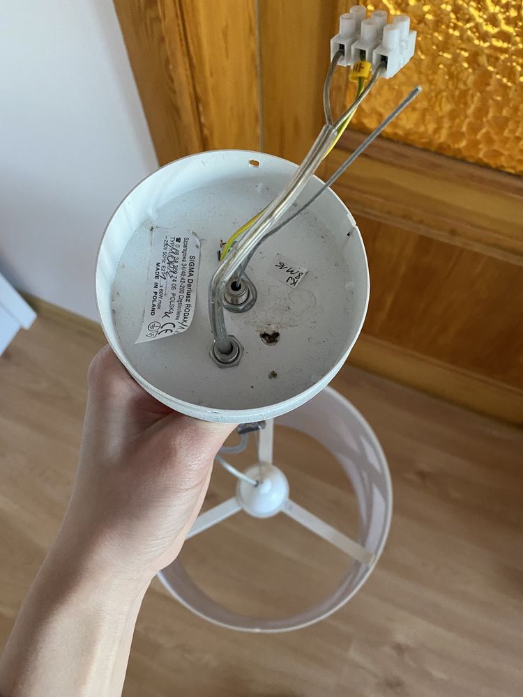 Biała lampa wisząca