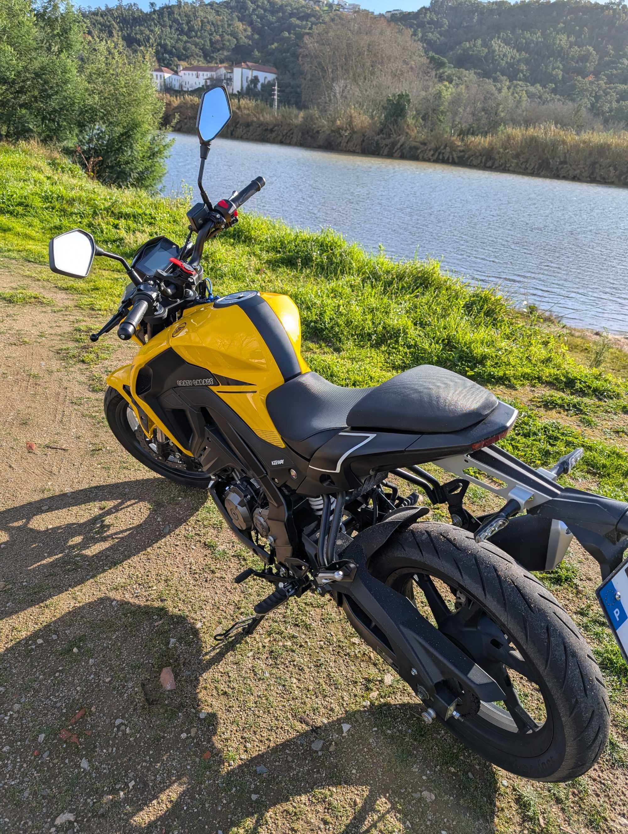 Keeway RKF 125 Amarela