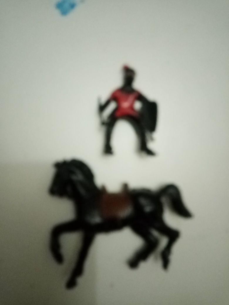 Комплект Фигурки рицаря на лошади (2+2)Резина.