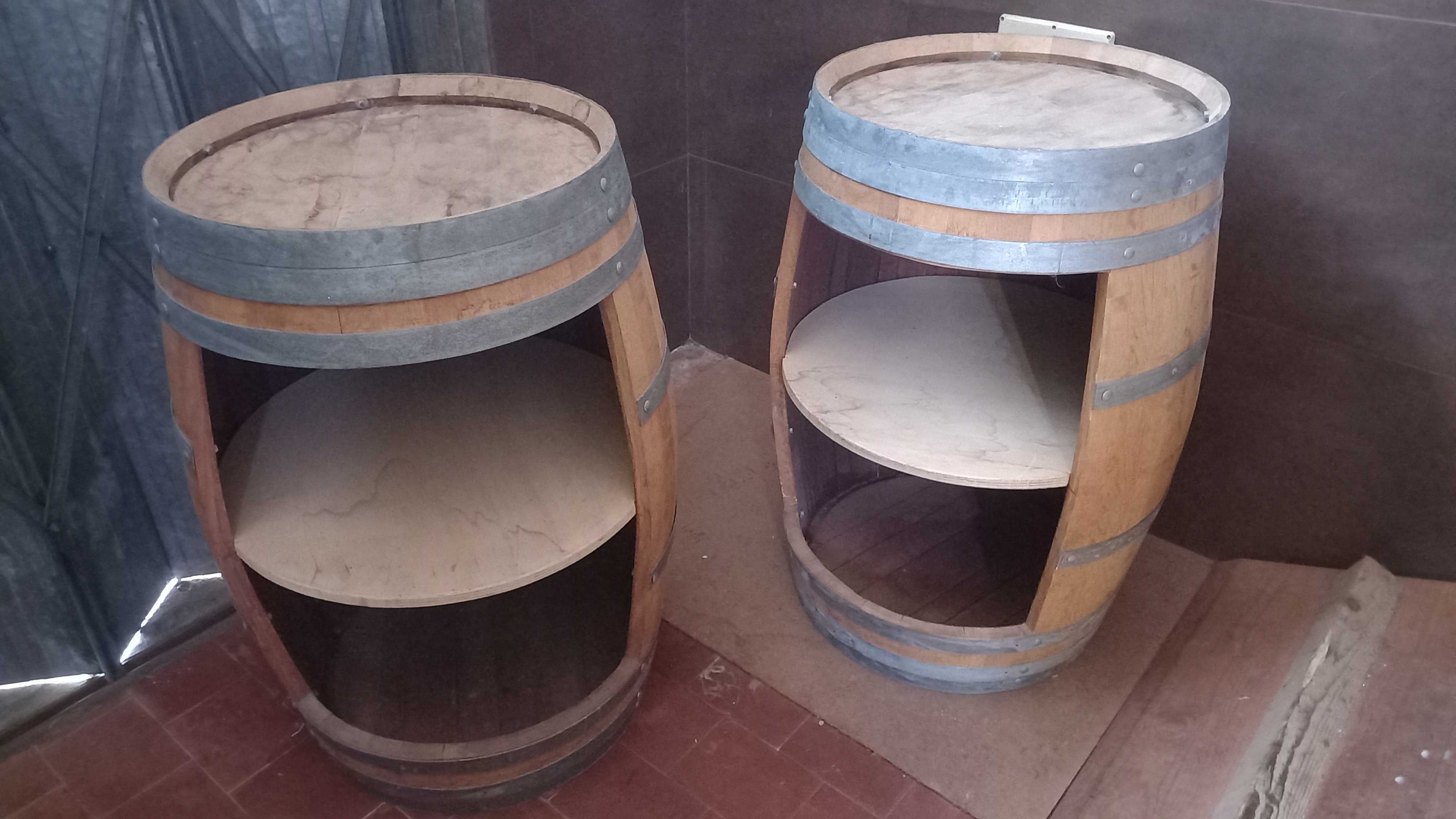 Barricas expositoras de madeira