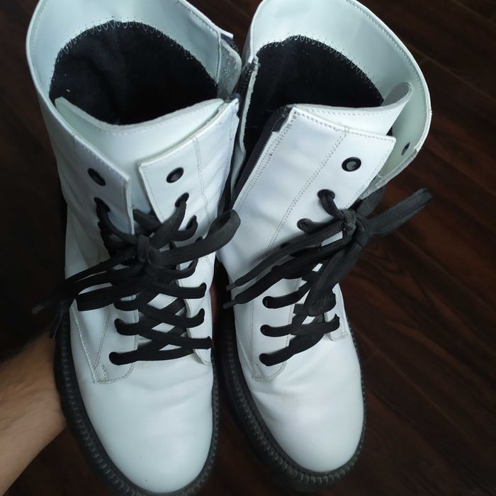 Жіночі білі зимові черевики