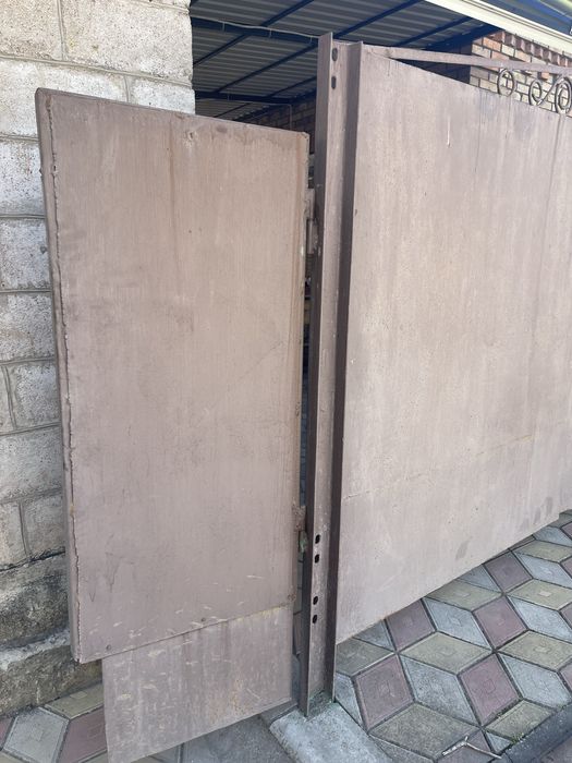 Продам ворота зі стовпами і маленька хвіртка