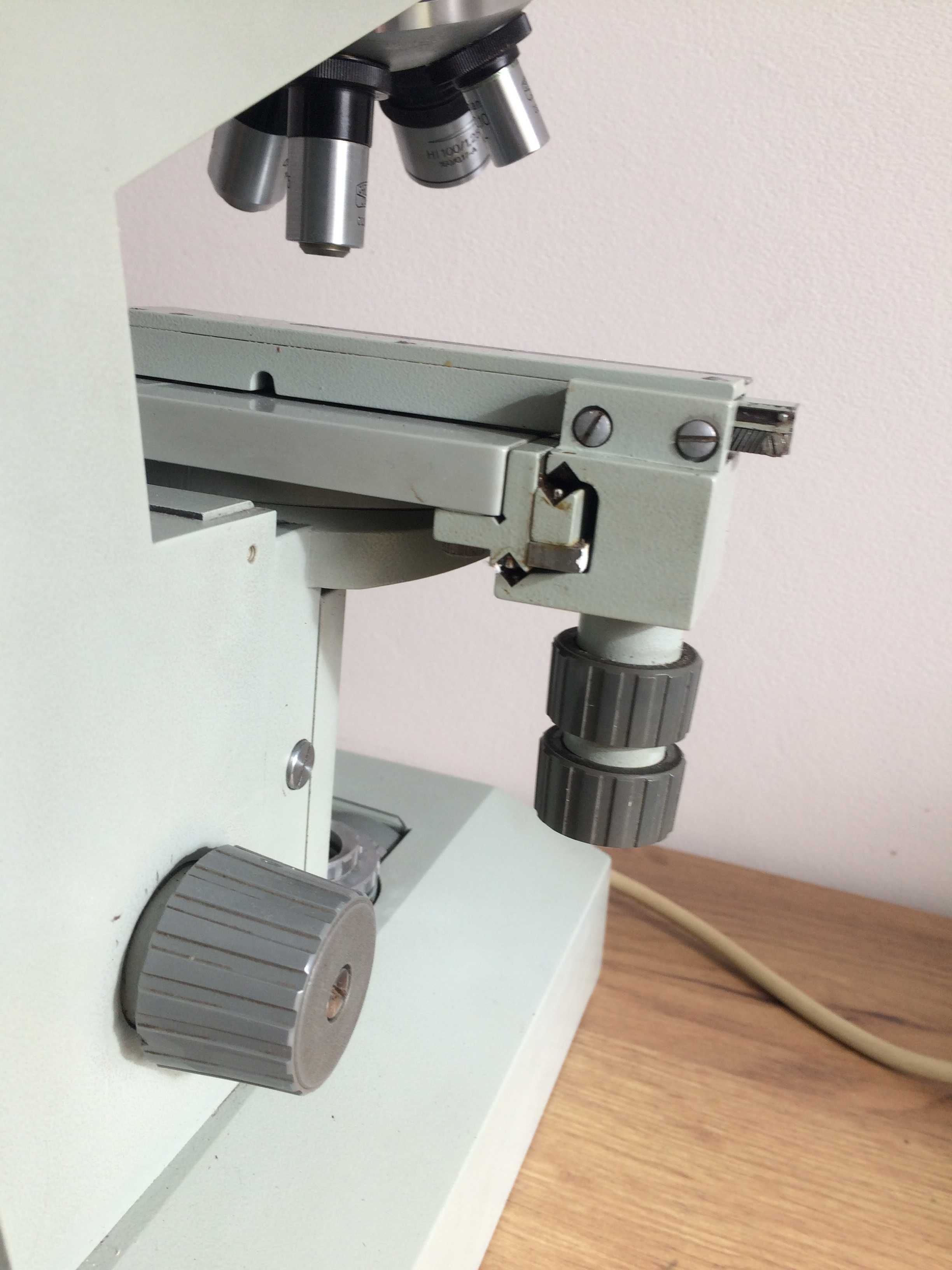 Mikroskop biologiczny Laboval 2 firmy Carl Zeiss Jena z czasów DDR.