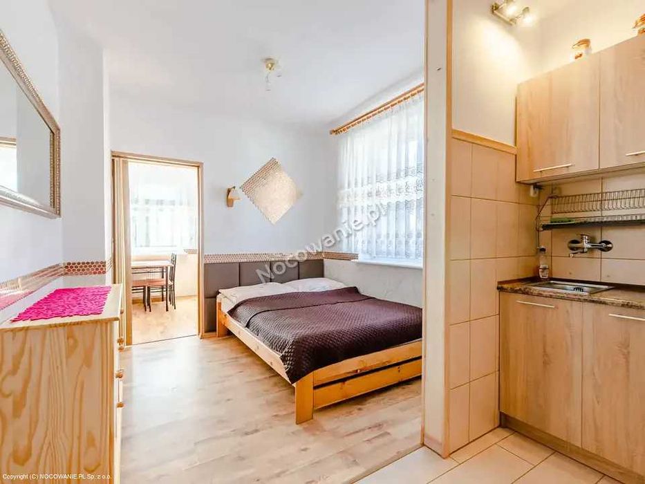 Pokoje, studia, domki . Do morza 200m.