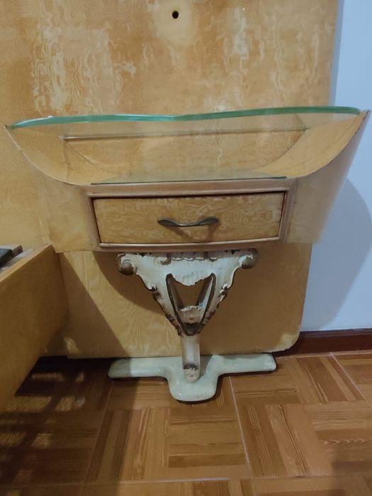 Quarto completo antigo