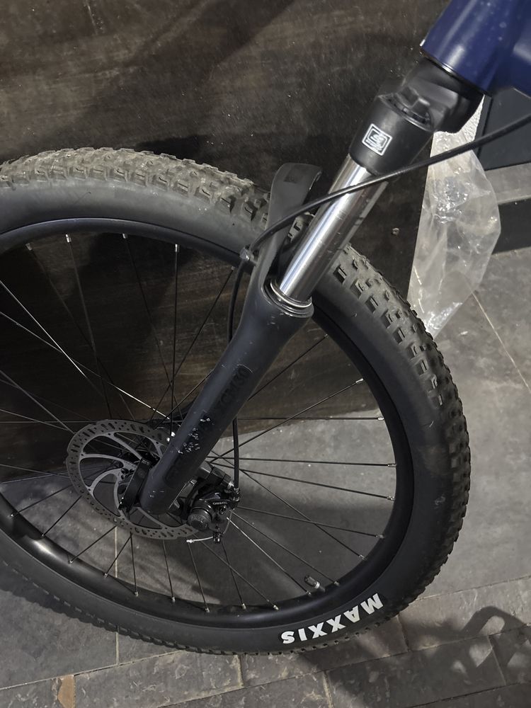 Вилка Suntour XCM 30 Coil Spring 100mm 27.5