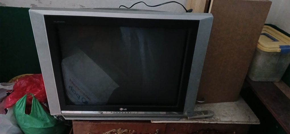 Телевизор LG большой