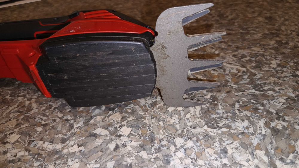 Ножницы садовые аккумуляторные