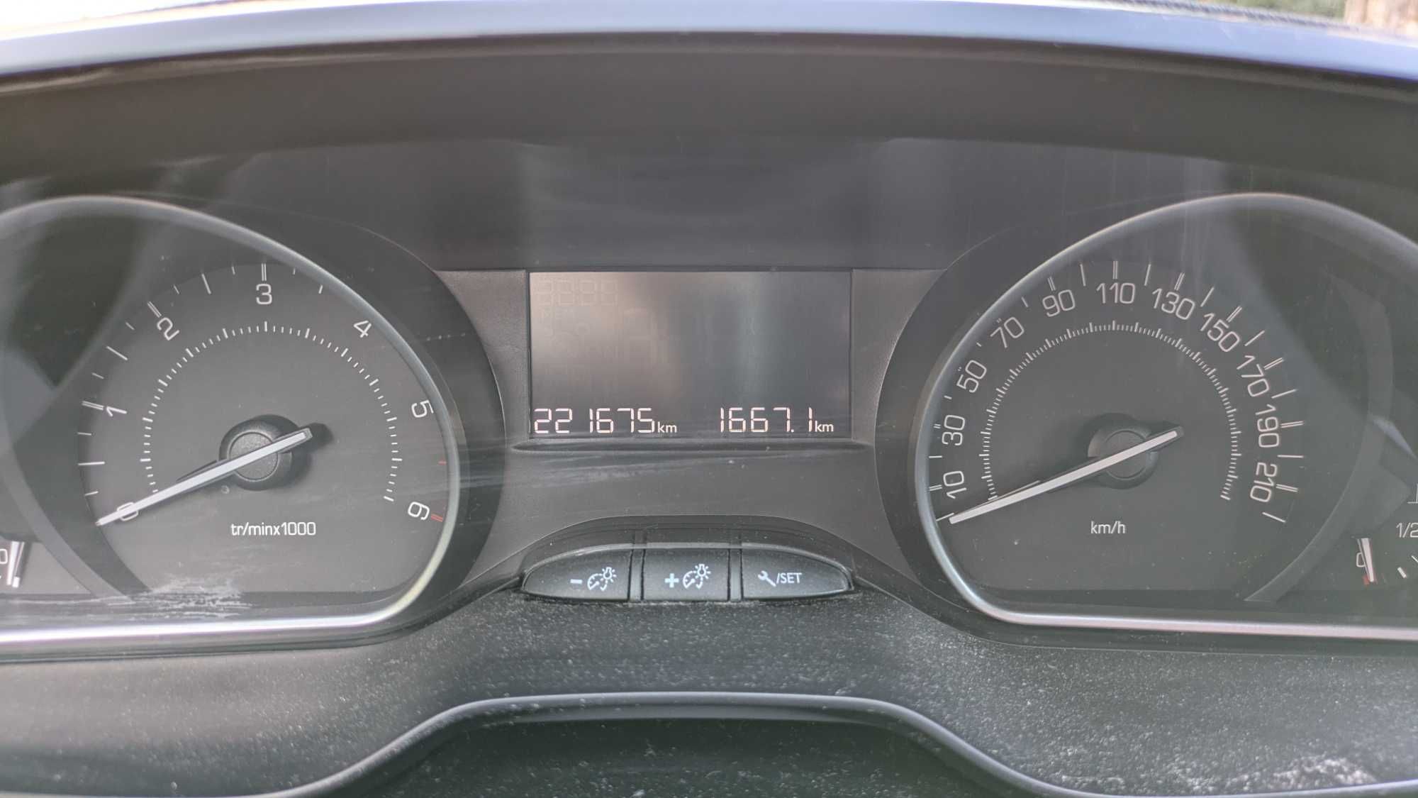 Peugeot 2008 1.6 BlueHDi 99cv | Nacional | 2017 | 1 dono