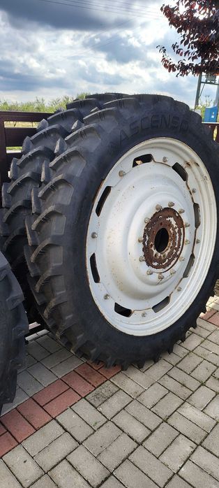 Koła wąskie międzyrzędowe 230/95 R32 i 270/95 R44 do ciągników MF, JD