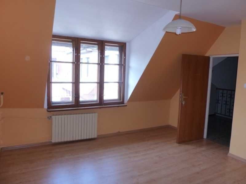 Lokal w centrum Leszna biuro/ usługi , pow. 18 m2, cena 950 pln + vat