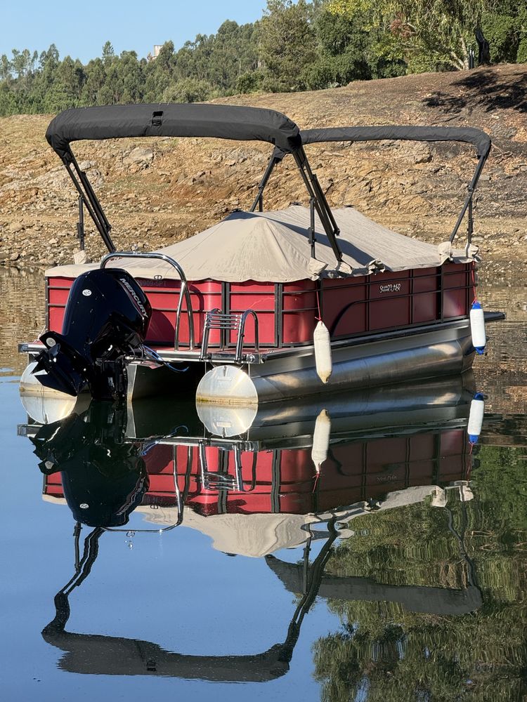 Barco pontoon jangada