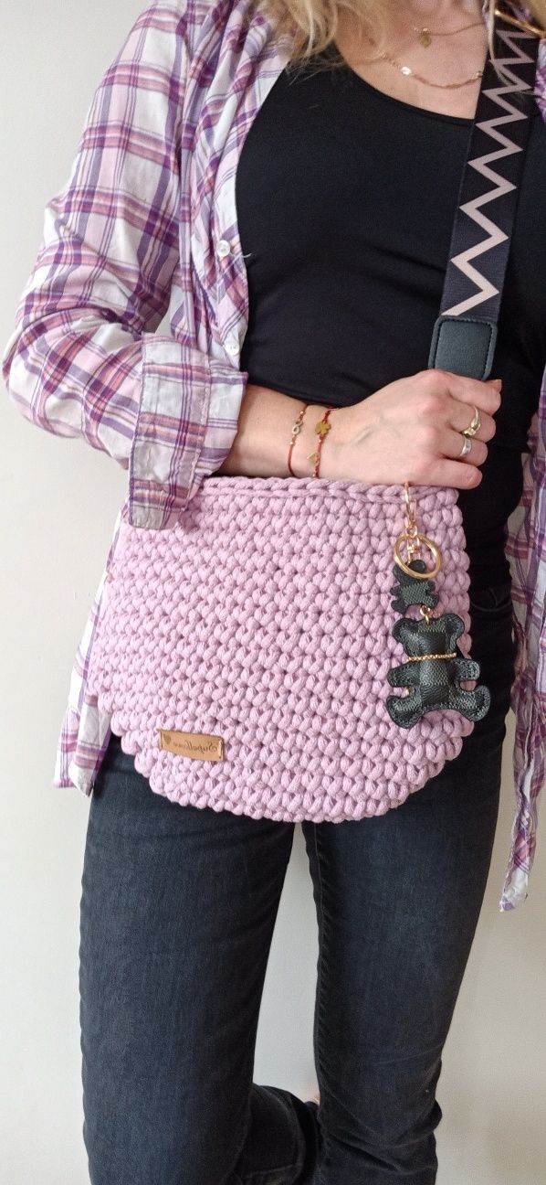 Torebka różowa pleciona na ramie szeroki pasek Handmade