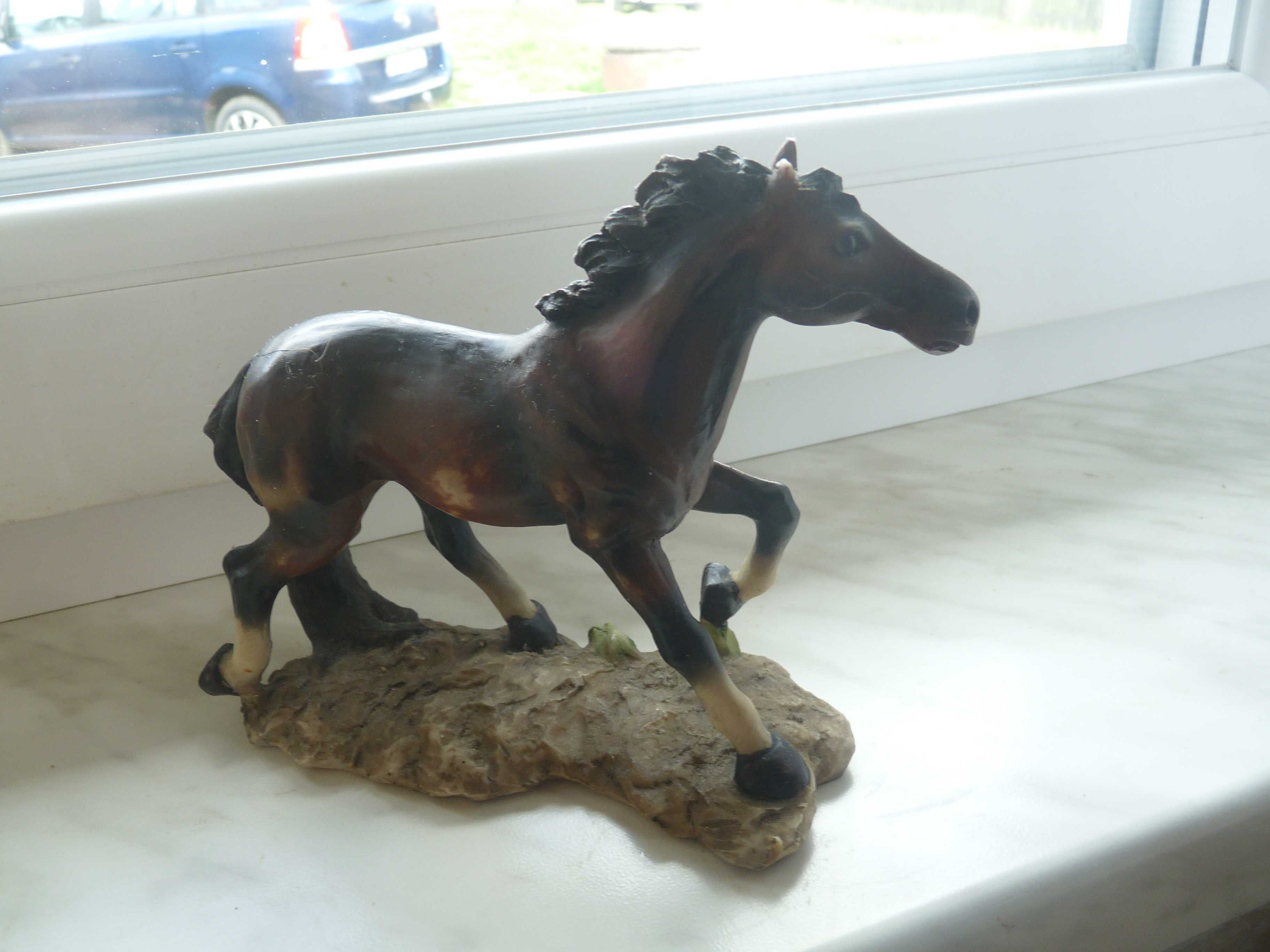 figurka'' koń w galopie,,